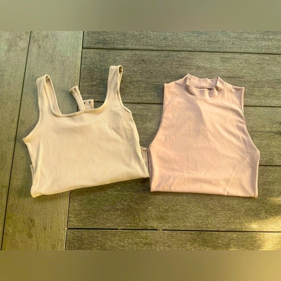 Bodysuit Set of 2. Mock Neck is Med. Ribbed is Large,fits like M/L - Picture 3 of 7